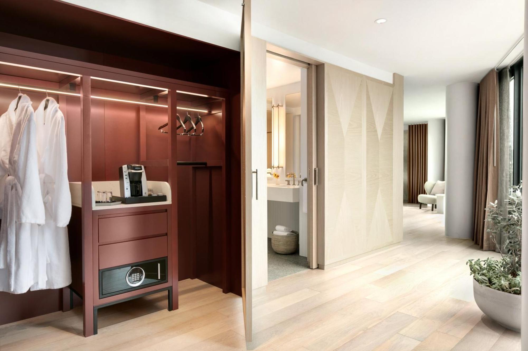 One-Bedroom King Suite City View Balcony